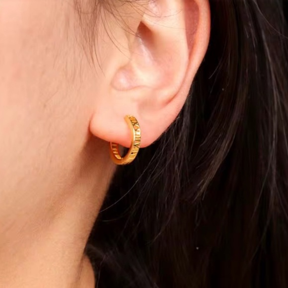 925 sterling  Silver  Gold Plated Roman Numeral Hoop Earrings - Picture 5 of 5